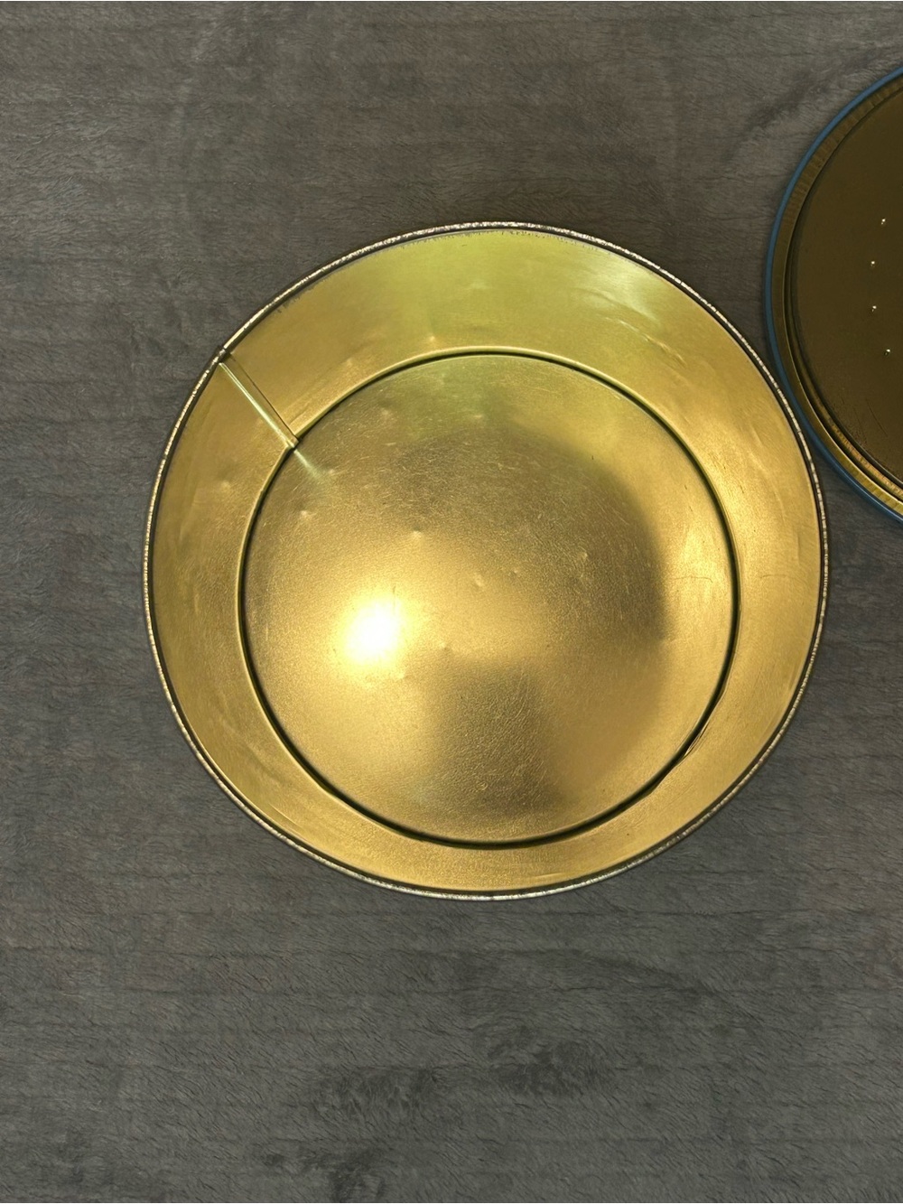 Saks Fifth Avenue Cookie Tin - Vintage - Pre-Owned Collectible (Empty) 6" High - Picture 5 of 7
